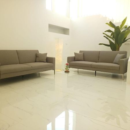 Elegant Basement Suite Orosei Exterior photo