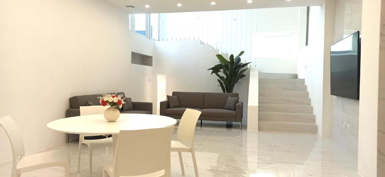 Elegant Basement Suite Orosei Exterior photo
